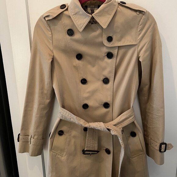 Burberry Sandringham Short Slim Trench - US 2 - AUTHENTICATED - Picture 3 of 15